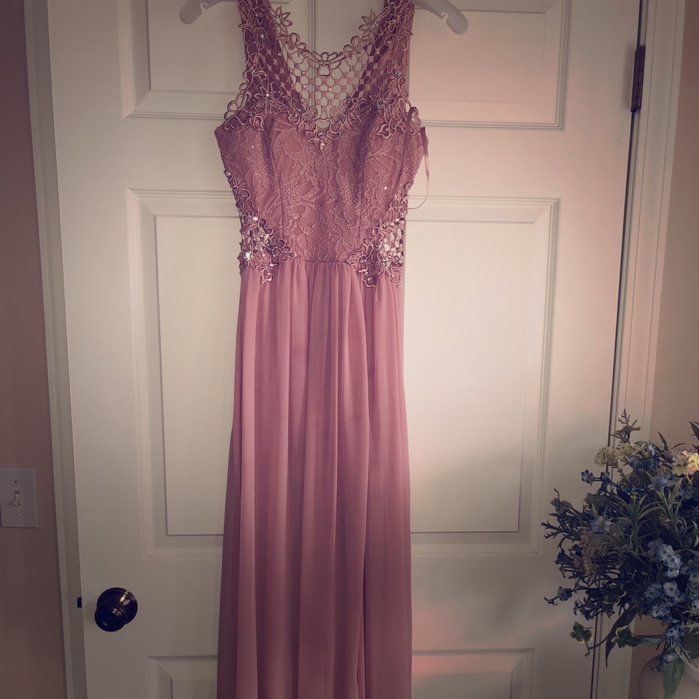 Blush Fish Net David’s Bridal Dress😍💞💞